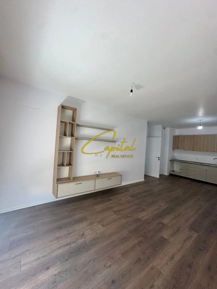 Tirane, jepet me qera apartament 2+1 Kati 5, 100 m² 550 € (5 MAJI)