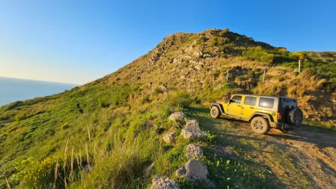 Durres, shes SUV - Jeep Wrangler Unlimited, viti 2010 Benzin, jeshile manuale Kondicioner, Cmimi 10.000 €