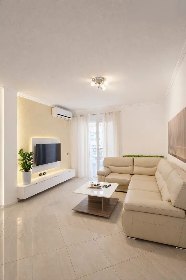 Tirane, Liqeni thate 2+1 650