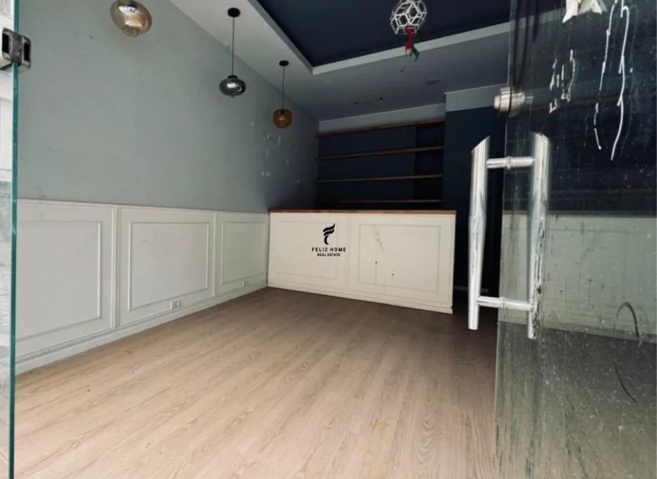 Tirane, shitet dyqan Kati 0, 137 m² 430.000 € (ISH PARKU)