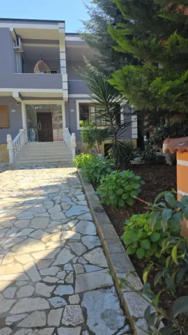 Tirane, shitet apartament 2+1 Kati 3, 600 m² 700000 € (Rruga Leandro Zoto)