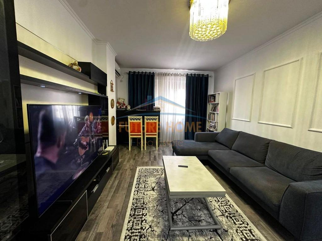 0693769552,Qera, Apartament 1+1,Komuna e Parisit !