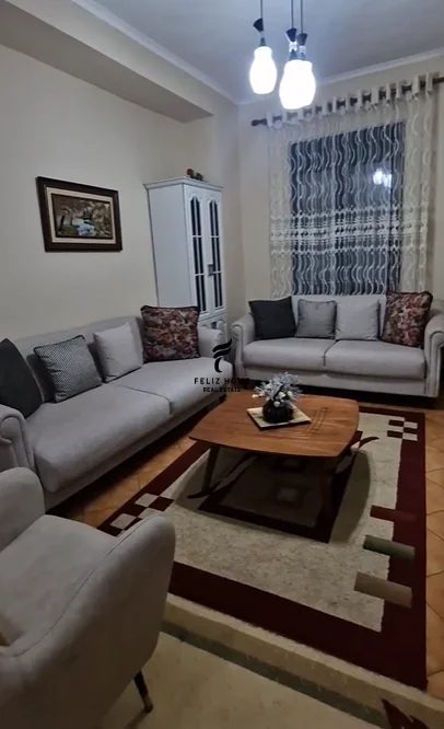 Tirane, jepet me qera apartament 2+1 Kati 3, 100 m² 800 € (SHALLVARET)