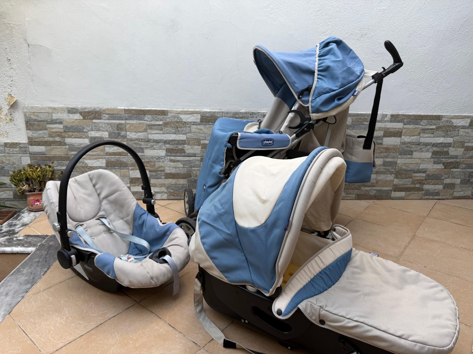 Karroce, portbebe dhe soxholino Chicco 3në1