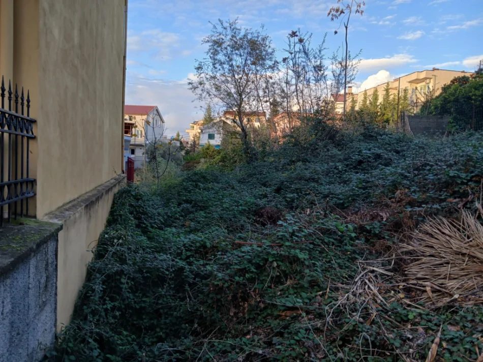 Tirane, shitet truall me dokumenta te rregullta, 320 m² (Rruga haxhi bardhi me osa suku)
