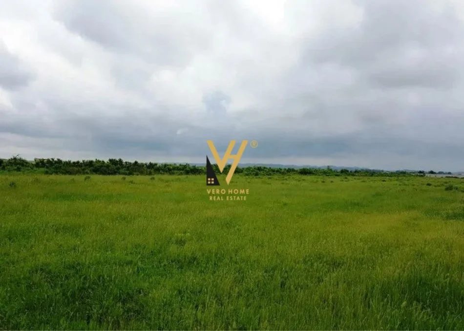 Tirane, shitet toke , 11.000 m² 330.000 € (FUSHE PREZE)
