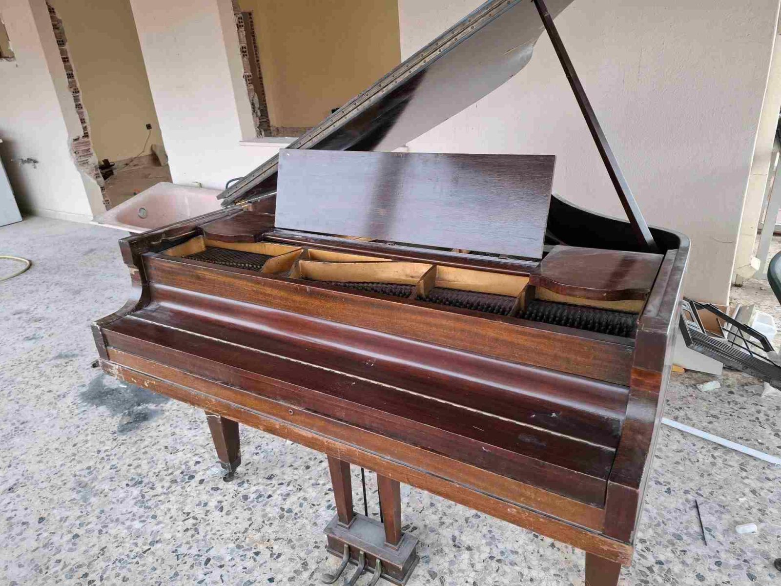 Shitet piano clasike CONOVER