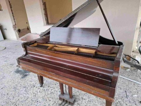Shitet piano clasike CONOVER