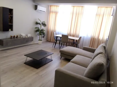 Tirane, jepet me qera apartament 2+1 Kati 4, 105 m² 800 € (21 Dhjetori)