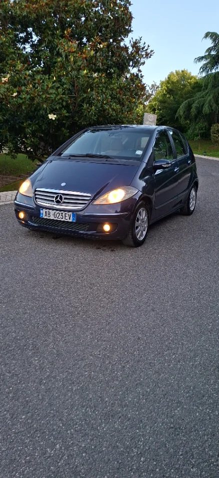 Tirane, shitet makine Aklas 180 Nafte, blu automatik Klima 240.136 km 3.000 €