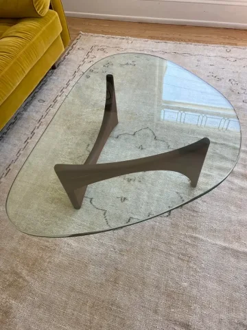 Tirane, shes Tavolinë mesi prej xhami 30000 leke