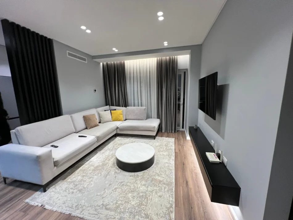 Tirane, jepet me qera apartament 2+1 Kati 7, 84 m² 750 € (Fusha e Aviacionit)