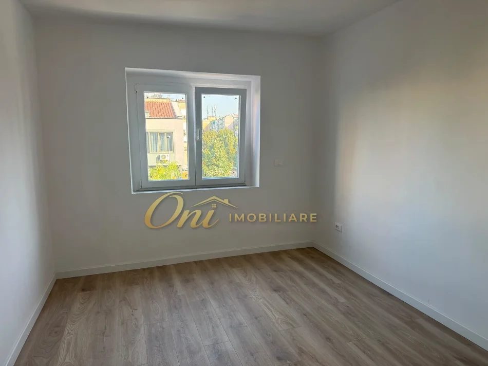 Tirane, jepet me qera zyre Kati 2, 95 m² 600 € (RRUGA BARDHYL)