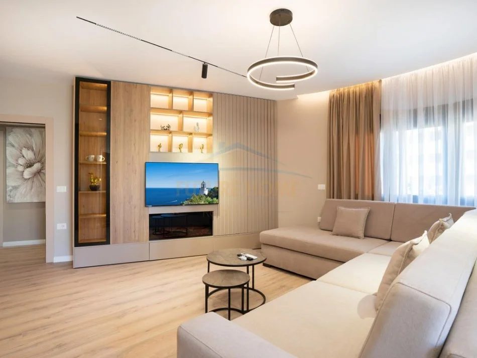 Tirane, shitet apartament 2+1 Kati 2, 104 m² 210.000 € (Unaza e Re)