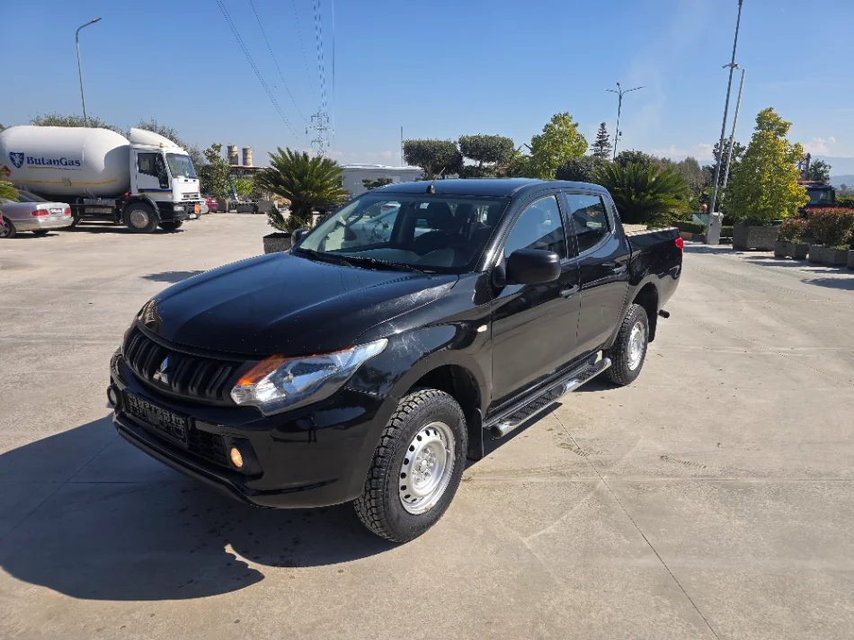 Fier, shitet SUV Mitsubishi L 200 2,4 TDCI Nafte, e zeze manuale Klima 146.000 km 1 €