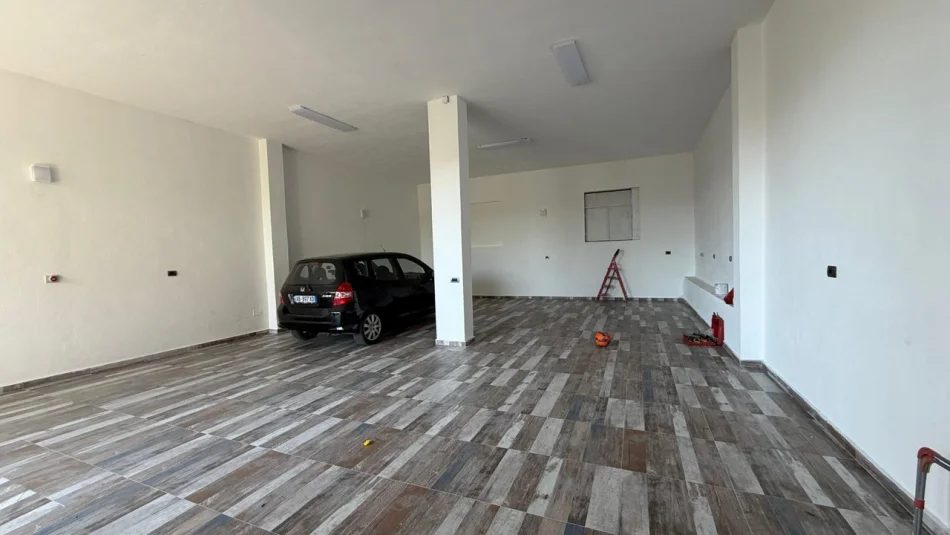 Tirane, jepet me qera ambjent biznesi Kati 0, 117 m² 500 € (Kodra E Priftit)