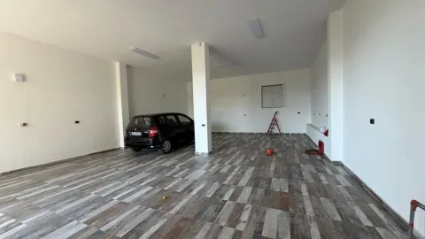 Tirane, jepet me qera ambjent biznesi Kati 0, 117 m² 500 € (Kodra E Priftit)