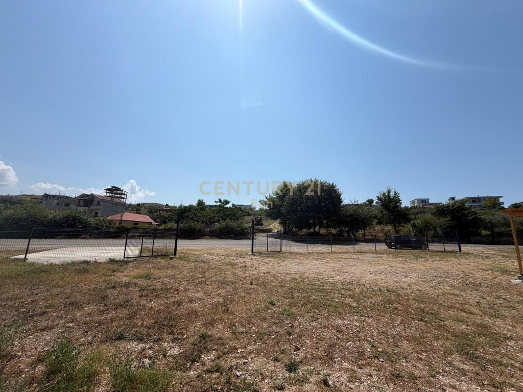 +355693150128. Tokë 2000 M² Buzë Rruge për Shitje Arapaj, D