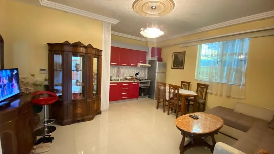 Tirane, jepet me qera apartament 1+1 Kati 7, 65 m² 500 € (QENDER)