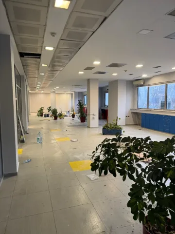 Tirane, jepet me qera zyre Kati 2, 220 m² 4.400 € (RRUGA E KAVAJES)