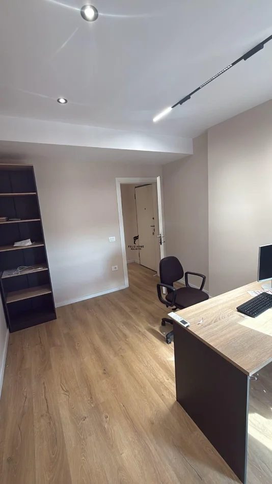 Tirane, jepet me qera zyre Kati 7, 85 m² 700 € (RRUGA DRITAN HOXHA)