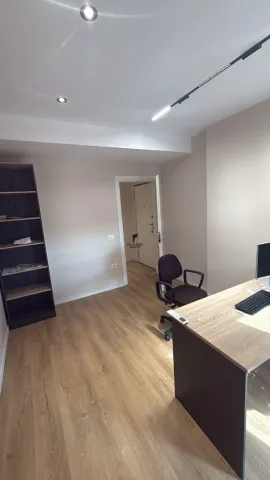 Tirane, jepet me qera zyre Kati 7, 85 m² 700 € (RRUGA DRITAN HOXHA)