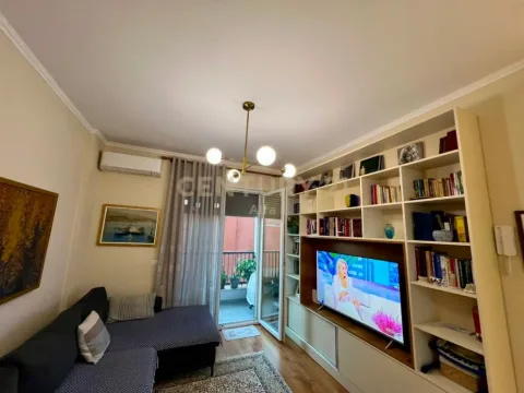 Tirane, shes apartament 1+1 Kati 1, 58 m² 164.000 € (Oxhaku)