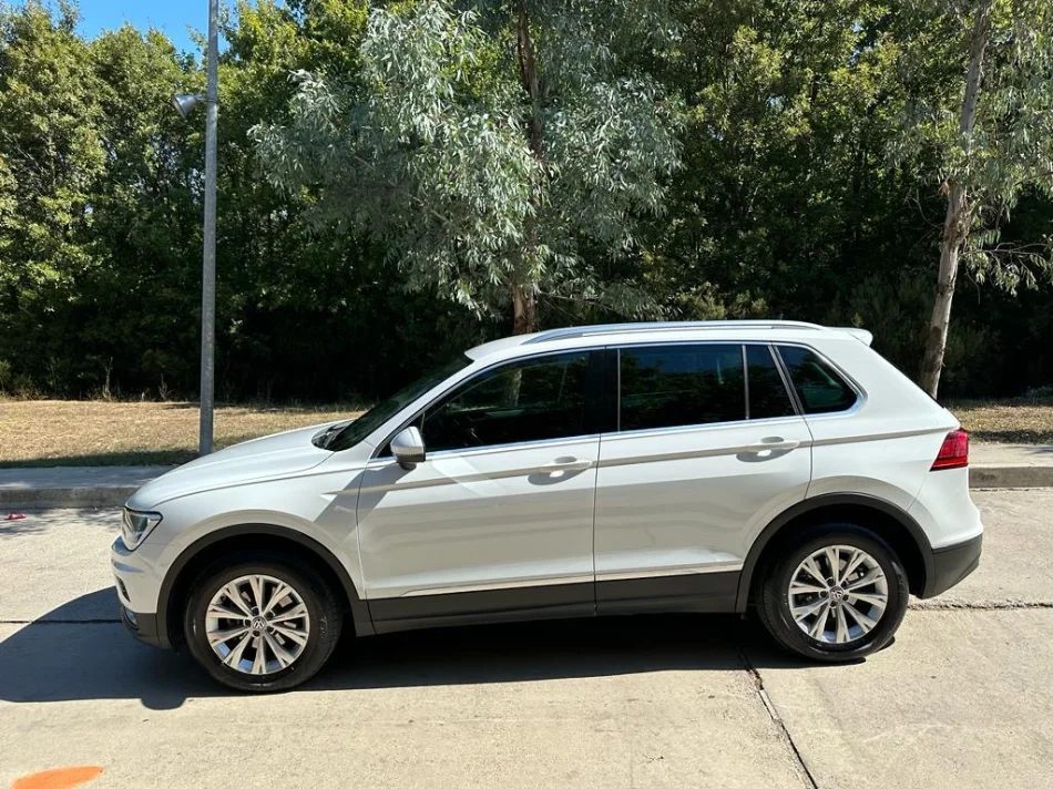Tirane, shitet makine VW Tiguan Europe, Nafte, e bardhë automatik Klima 166.000 km 14.500 €