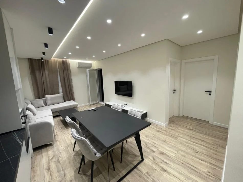 Tirane, jepet me qera apartament 2+1 Kati 9, 90 m² 600 € (QTU (Univers City))