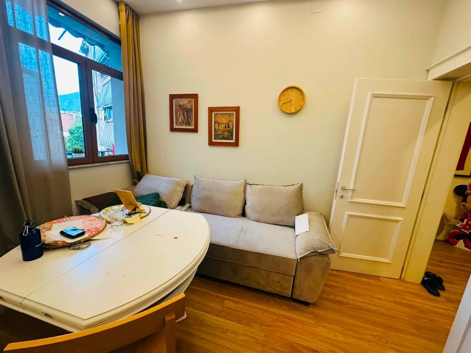 Tirane, shitet apartament 2+1+Ballkon Kati 3, 69 m² 158.000 € (Rruga E Durresit)