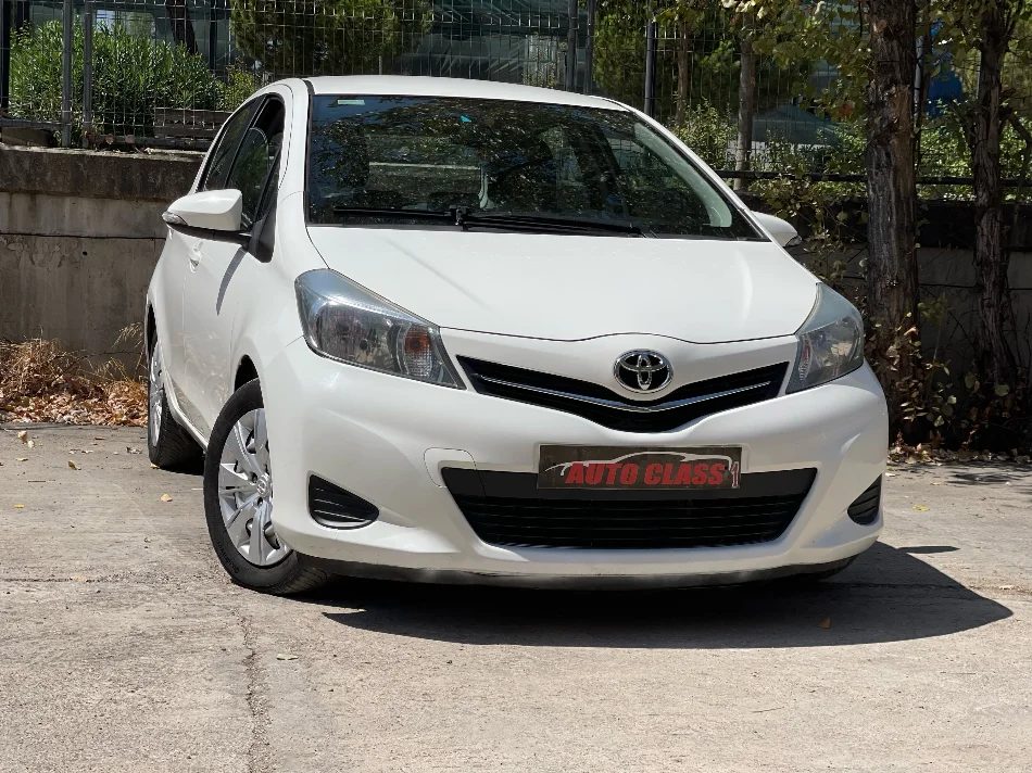 Tirane, shes makine Toyota Yaris Nafte, e bardhë manuale Kondicioner 167.000 km