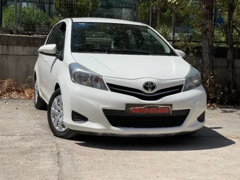 Tirane, shes makine Toyota Yaris Nafte, e bardhë manuale Kondicioner 167.000 km