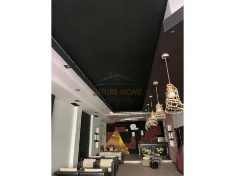 Elbasan, shitet lokal Kati 2, 172 m²240.250 € (Universitetit Aleksandër Xhuvani)