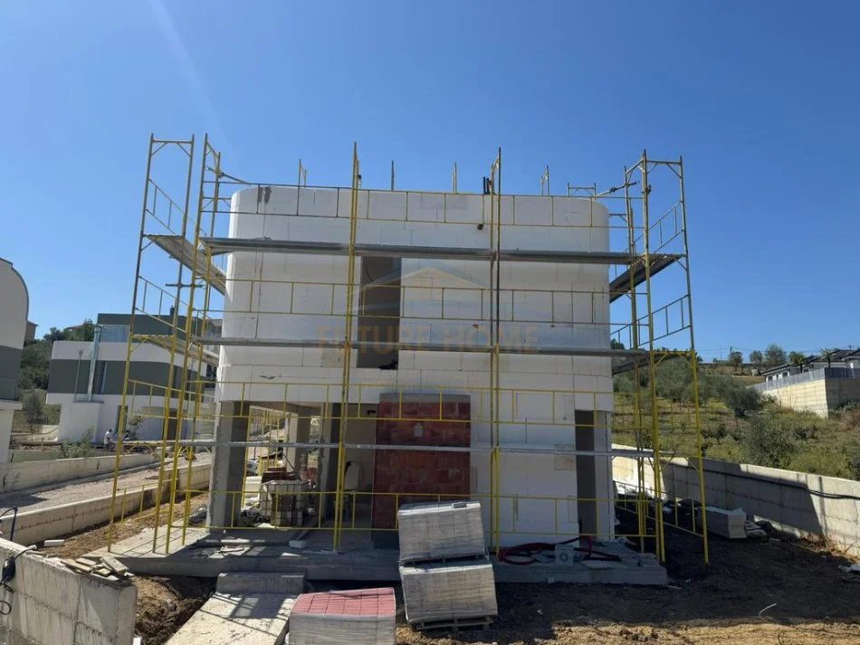 Tirane, shitet Vile 4+1 Kati 2, 828 m² 590.000 € (Farke)
