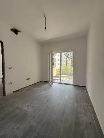 Tirane, jepet me qera zyre Kati 3, 68 m² 500 € (LAPRAKE)