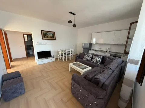 🆕🏘 JEPET ME QIRA KATI I TRETË I NJË VILE TE FUSHA E DRUVE,