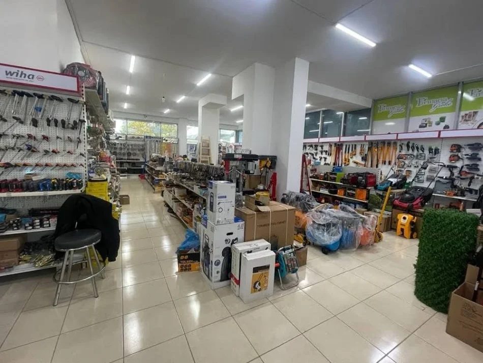 Tirane, shitet dyqan Kati 0, 194 m² 620.000 € (Kthesa e Kamzes)