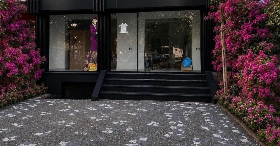 Tirane, jepet me qera ambjent biznesi Kati 1, 150 m² 5.000 € (Rruga e Durrësit)