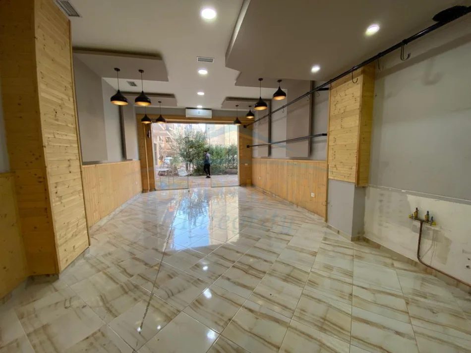 Tirane, shitet ambjent biznesi Kati 0, 64 m² 115.400 € (Yzberisht)