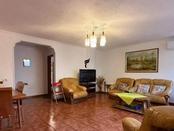 Tirane, jepet me qera zyre Kati 2, 100 m² 700 € (ZOGU I ZI)