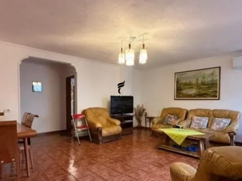 Tirane, jepet me qera zyre Kati 2, 100 m² 700 € (ZOGU I ZI)