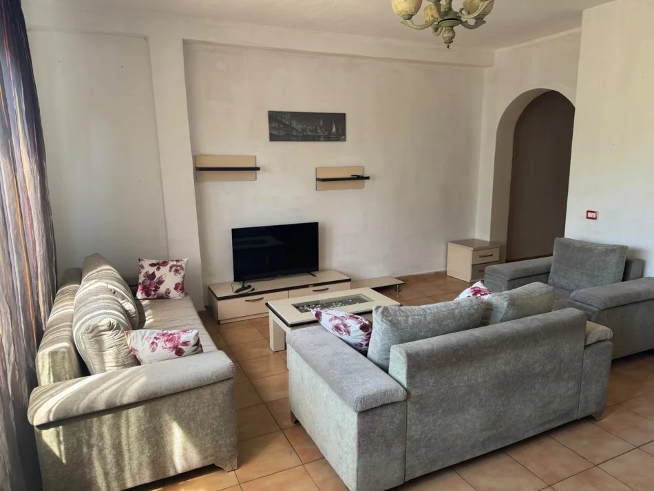 Tirane, jepet me qera apartament 2+1 Kati 3, 80 m² 500 € (Vasil Shanto)