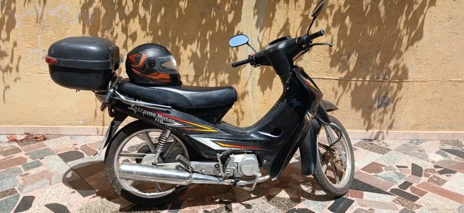 Tirane, shes motor Yinxiang , e zeze