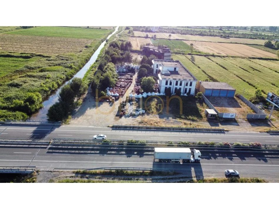 Lezhe, shitet , Toke+2.000 m²ndertim . 320.000 €