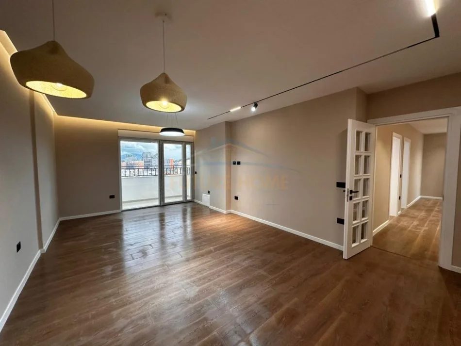Qira, Apartament 2+1+2, Komuna e Parisit, Tirane 700 Euro