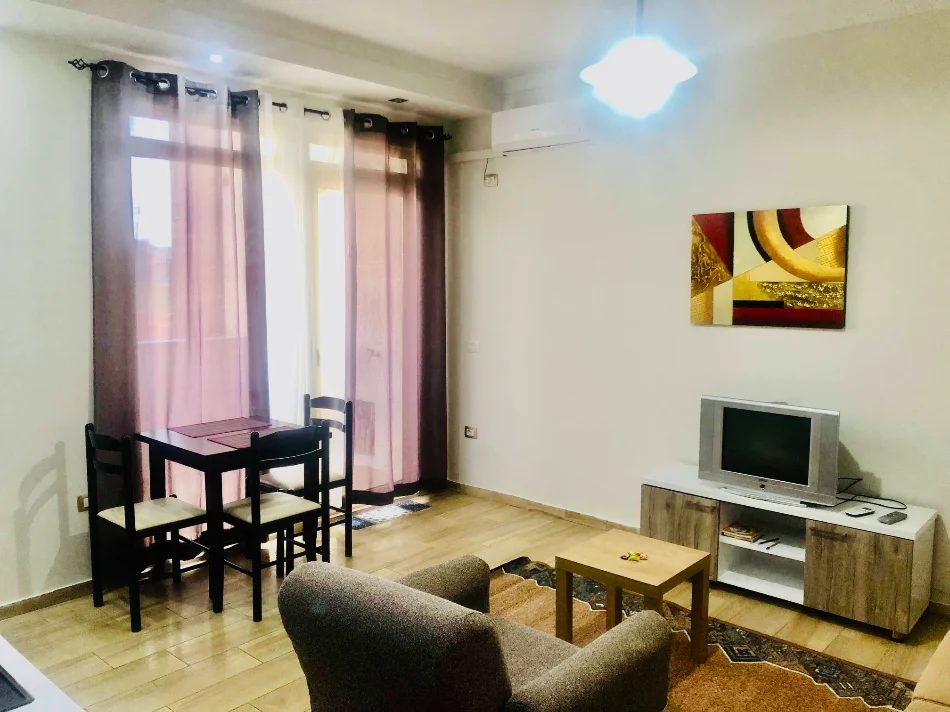 Elbasan, shitet nga Pronari, pa-komision apartament 1+1+Ballkon Kati 5, 60 m²