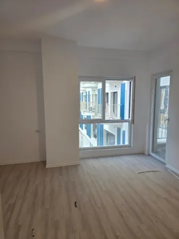Tirane, jepet me qera zyre Kati 3, 100 m² 1.000 € (ZOGU I ZI)