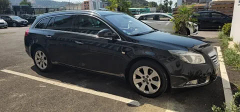 Tirane, shitet makine Opel Insigne Nafte, e zeze automatik Klima 294.000 km 350.000 €