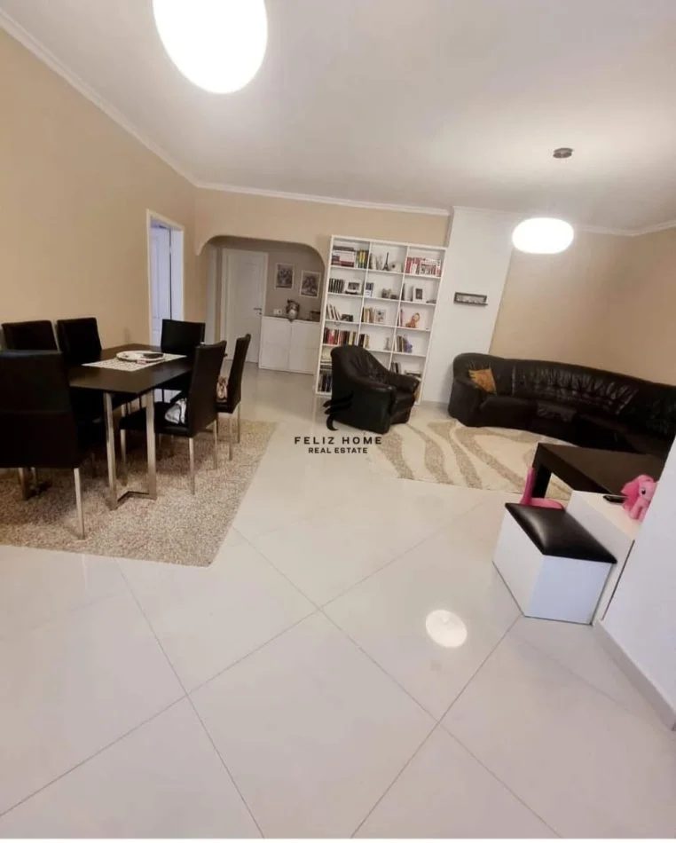 Tirane, jepet me qera apartament 2+1+Ballkon Kati 2, 130 m² (RRUGA E KAVAJES)