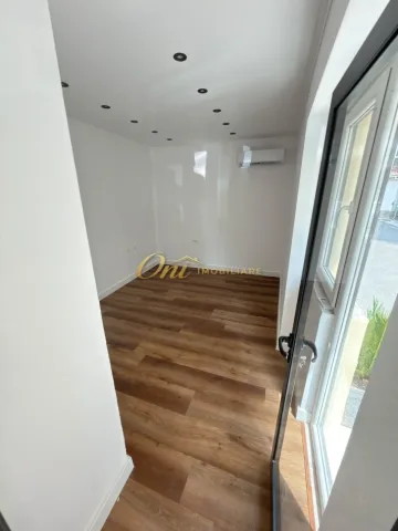 Tirane, jepet me qera dyqan Kati 0, 45 m² 700 € (PRANE ROSMAN LALA, QENDER)